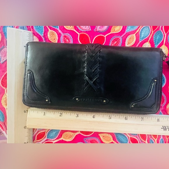 Wonderfully detailed Cole Haan black leather wallet! Measures apx 8 x 4“. EUC. - Picture 6 of 12